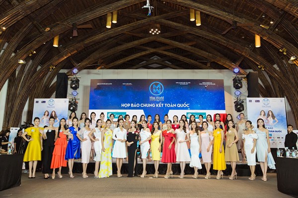 Cuộc thi “Hoa hậu Thế giới Việt Nam”: Thí sinh “dư đất” tỏa sáng với sân khấu hàng ngàn mét vuông - Anh 2