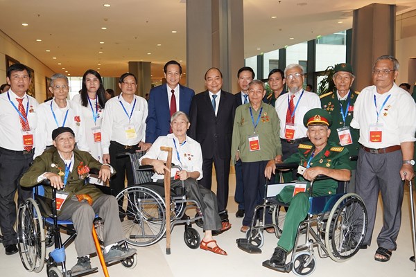 Thủ tướng Nguyễn Xuân Phúc: Vì lẽ sống cao đẹp cho đồng bào mình - Anh 1
