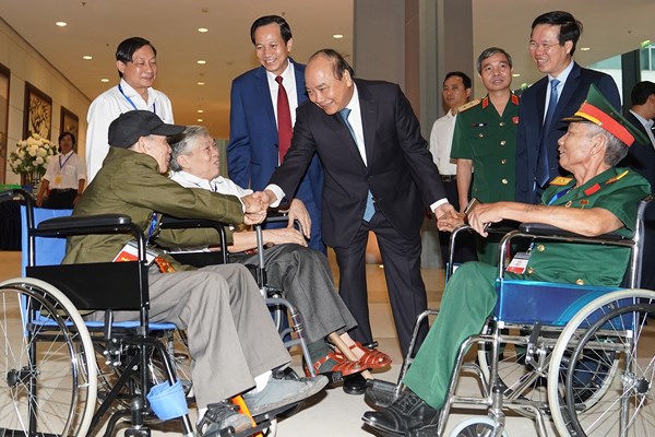 Thủ tướng Nguyễn Xuân Phúc: Vì lẽ sống cao đẹp cho đồng bào mình - Anh 2
