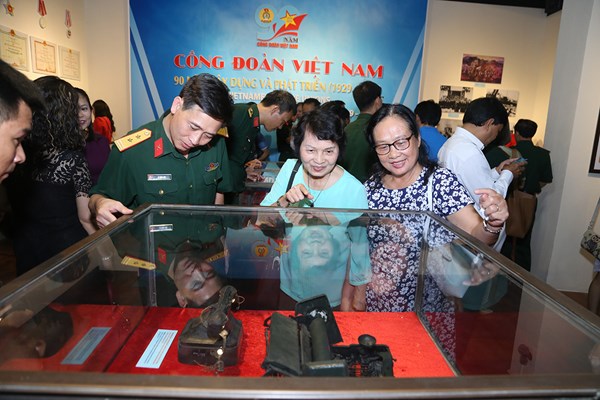 90 năm Công đoàn Việt Nam qua các hình ảnh, tư liệu - Anh 1