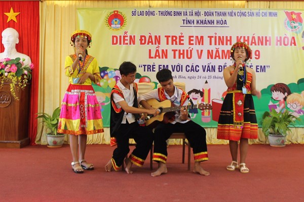 “Trẻ em với các vấn đề về trẻ em” - Anh 1