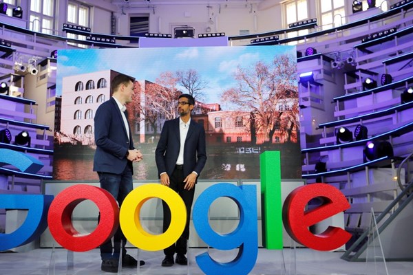Pháp phê chuẩn luật buộc Facebook, Google phải nộp 