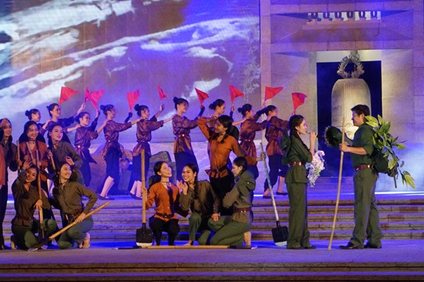 Xúc động đêm nghệ thuật “Cung đường bất tử” - Anh 4