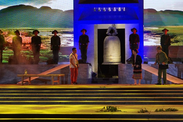 Xúc động đêm nghệ thuật “Cung đường bất tử” - Anh 8