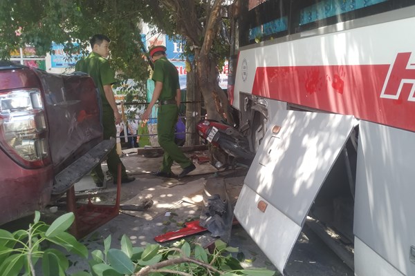 Xác định nguyên nhân gây ra vụ tai nạn thảm khốc khiến 5 người thương vong - Anh 2