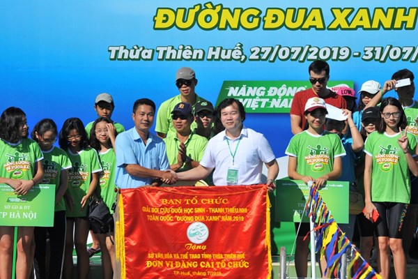 Hơn 600 vận động viên tranh tài giải bơi “Đường đua xanh” - Anh 1