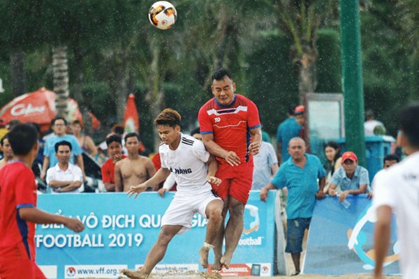 Liên quan đến vụ lôi kéo, dàn xếp tỉ số tại Giải bóng đá bãi biển:  Cấm hành nghề có thời hạn đối với 2 HLV - Anh 1