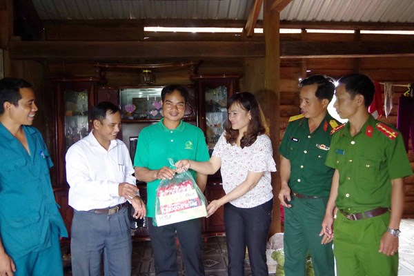 “Đừng nghe lời kẻ xấu xúi giục, khổ lắm!” - Anh 2