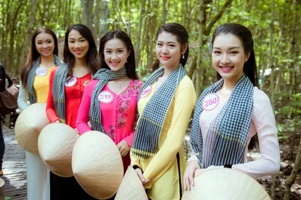 Trình diễn trang phục áo bà ba tại Lễ hội Dừa Bến Tre - Anh 1