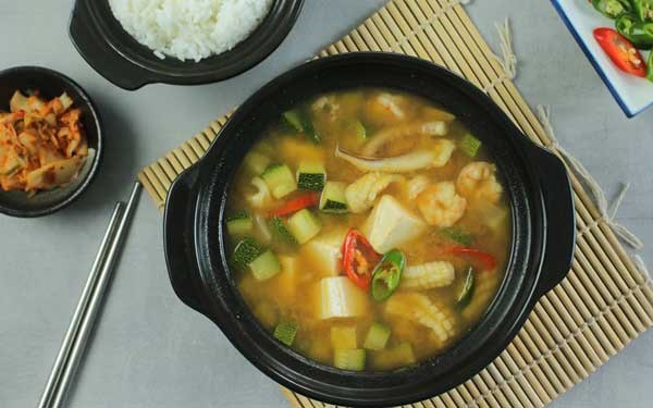 Cách nấu canh tương hải sản Hàn Quốc tại nhà - Anh 1