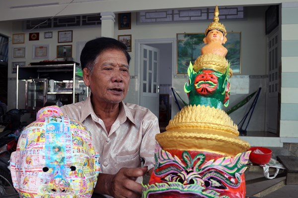 Dành cả đời chế tác mặt nạ và nhạc cụ dân tộc - Anh 1