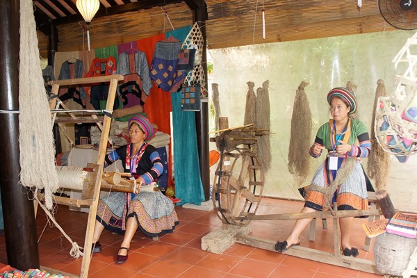 Festival Văn hóa tơ lụa, thổ cẩm Việt Nam-Thế giới lần thứ V: Có một “Dòng sông lụa Quảng Nam” - Anh 3