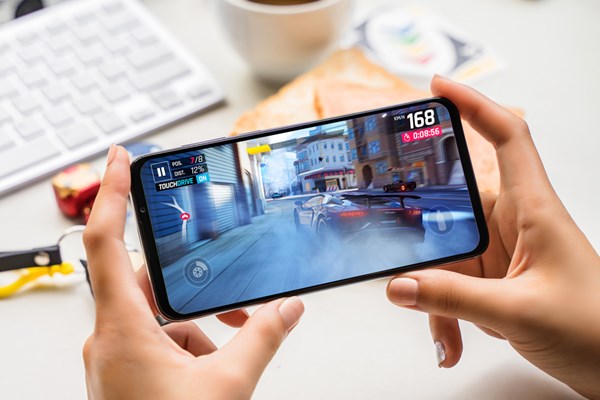 Vingroup công bố dòng điện thoại Vsmart thế hệ 2 - Anh 9
