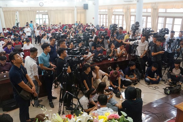 Vụ học sinh bị bỏ quên trên xe buýt dẫn đến tử vong:​​​​​​​ Họp báo ngắn, các câu hỏi đều bỏ ngỏ - Anh 1