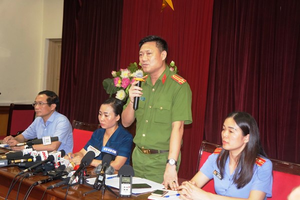 Vụ học sinh bị bỏ quên trên xe buýt dẫn đến tử vong:​​​​​​​ Họp báo ngắn, các câu hỏi đều bỏ ngỏ - Anh 3