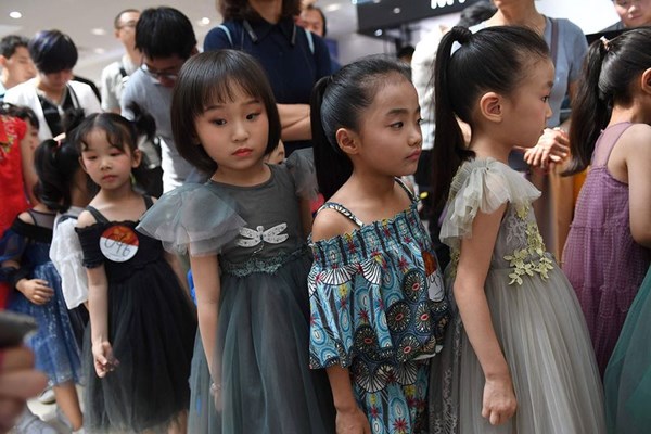 Góc khuất người mẫu nhí Trung Quốc - Anh 1
