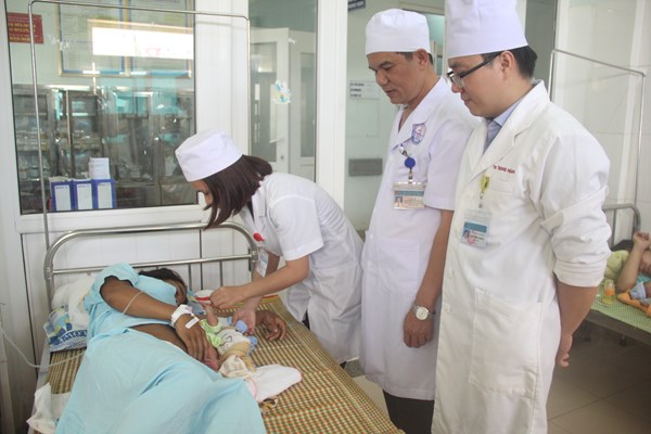 Bỏ qua quy trình để cứu sống mẹ con sản phụ tại Quảng Trị: Biết sẽ bị kỷ luật nhưng vẫn quyết làm - Anh 1