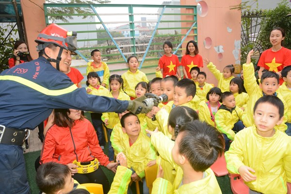 Vụ 3 trẻ mầm non bị bỏng: Dạy kỹ năng sống nhưng thiếu kỹ năng an toàn - Anh 2