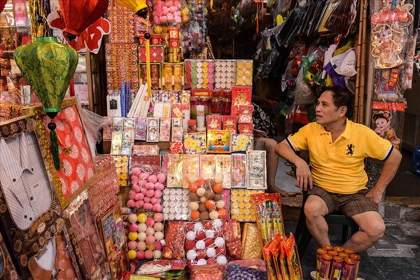 Khuyến nghị không đốt đồ mã, vàng mã trong các cơ sở thờ tự, di tích và lễ hội: Tiêu thụ vàng mã giảm mạnh trong dịp Rằm tháng Bảy - Anh 1