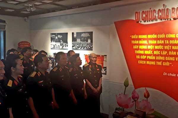 Khai mạc triển lãm “Di chúc của Bác – Nguồn sáng dẫn đường” - Anh 2