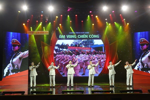 Chương trình nghệ thuật “Âm vang chiến công”: Hình tượng người chiến sĩ Công an cao đẹp trên sân khấu - Anh 1