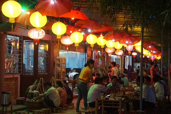 Trải nghiệm thú vị với phiên chợ đêm ở cầu ngói Thanh Toàn - Anh 3