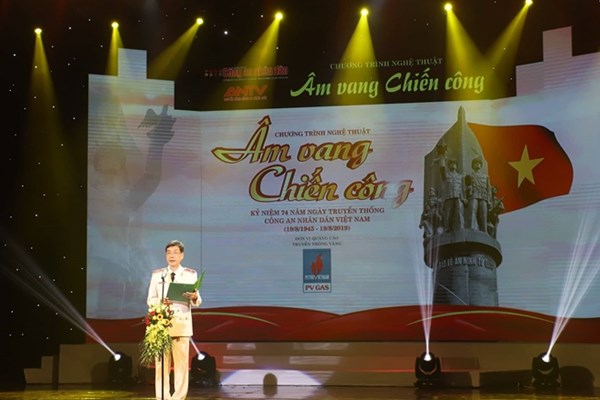 Chương trình nghệ thuật “Âm vang chiến công”: Tôn vinh, tri ân các liệt sĩ CAND, các đồng chí Công an bị thương khi làm nhiệm vụ - Anh 1