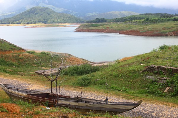 Thủy điện lớn nhất Quảng Trị dừng hoạt động vì cạn nước - Anh 1