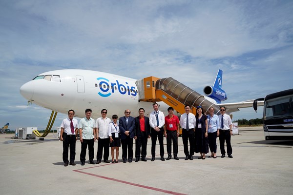 Vietjet cùng bệnhviện bay tài trợ dự án phòng chống mù lòa cho hàng triệu người - Anh 1
