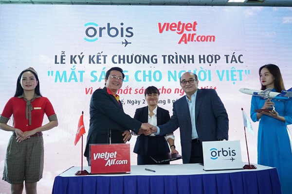 Vietjet cùng bệnhviện bay tài trợ dự án phòng chống mù lòa cho hàng triệu người - Anh 4