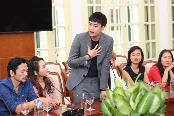 Đoàn làm phim “Về nhà đi con” xúc động nhận Bằng khen của Bộ trưởng Bộ VHTTDL - Anh 8