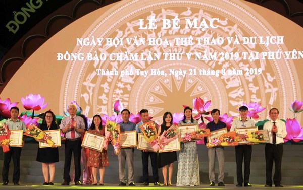 Dấu ấn đẹp của Ngày hội VHTTDL đồng bào Chăm - Anh 1