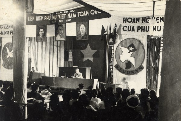 Những hình ảnh, hiện vật ghi dấu chân Người - Anh 2