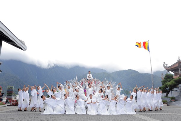 Đạo diễn Phạm Hoàng Nam làm 