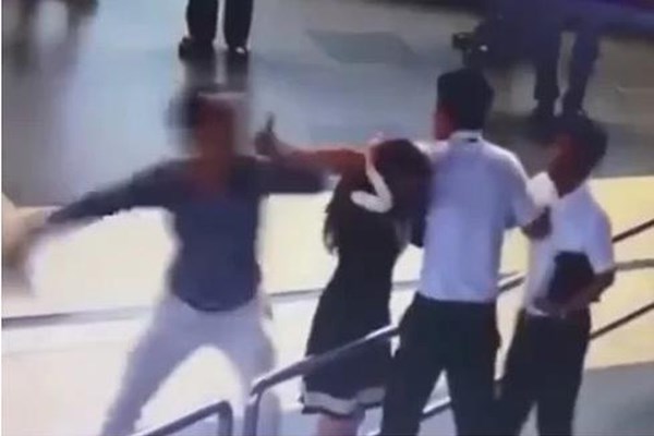 Nữ đại uý công an mạt sát nhân viên hàng không: Bản án cao nhất vẫn là dư luận - Anh 2