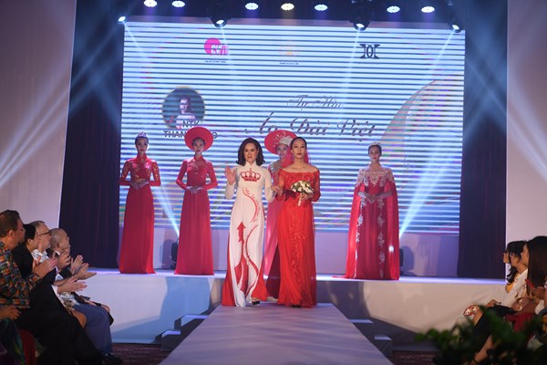 Nét đẹp truyền thống trong đêm diễn  “Tự hào Áo dài Việt” - Anh 7