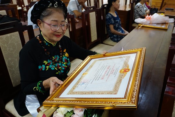 TT-Huế: Trao tặng và truy tặng danh hiệu Nghệ nhân nhân dân, Nghệ nhân ưu tú - Anh 4