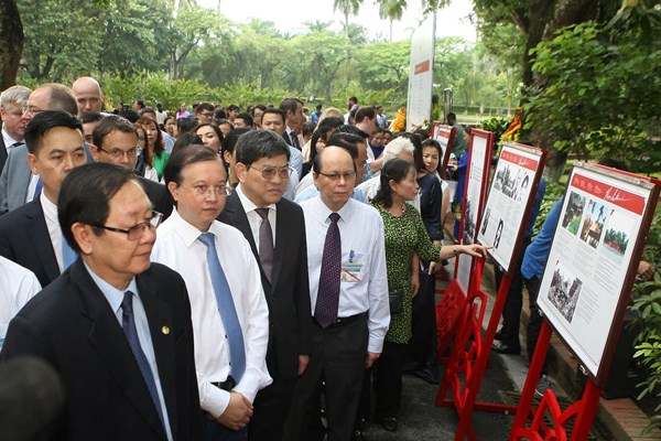 Triển lãm trên 100 tài liệu lưu trữ đặc biệt của Việt Nam và quốc tế về Chủ tịch Hồ Chí Minh - Anh 2