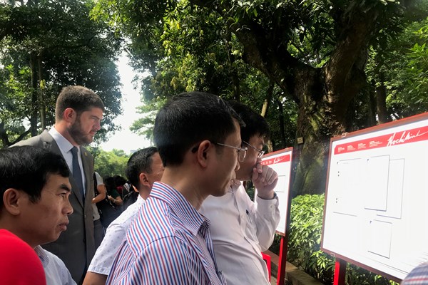 Triển lãm trên 100 tài liệu lưu trữ đặc biệt của Việt Nam và quốc tế về Chủ tịch Hồ Chí Minh - Anh 7