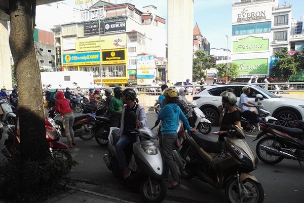 Cháy tại Công ty Bóng đèn phích nước Rạng Đông: Tiếp tục dập lửa - Anh 4