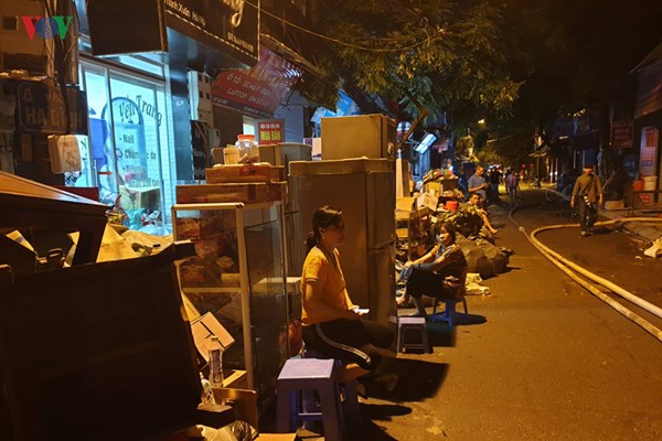 Cháy tại Công ty Bóng đèn phích nước Rạng Đông: Tiếp tục dập lửa - Anh 6