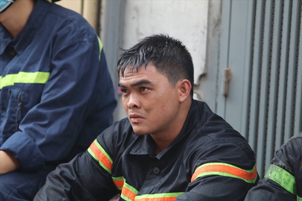 Hiện trường tan hoang vụ cháy Công ty bóng đèn phích nước Rạng Đông - Anh 4