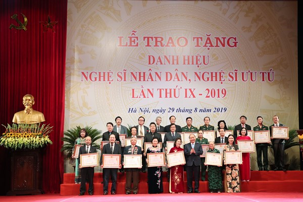 Lễ trao tặng danh hiệu NSND, NSƯT lần thứ IX- 2019: Hạnh phúc cho cả một đời cống hiến - Anh 2