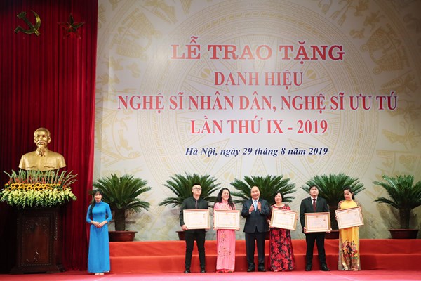 Lễ trao tặng danh hiệu NSND, NSƯT lần thứ IX- 2019: Hạnh phúc cho cả một đời cống hiến - Anh 4