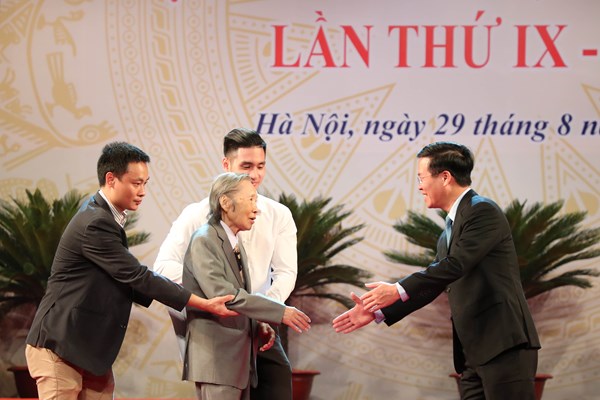 Lễ trao tặng danh hiệu NSND, NSƯT lần thứ IX- 2019: Hạnh phúc cho cả một đời cống hiến - Anh 6