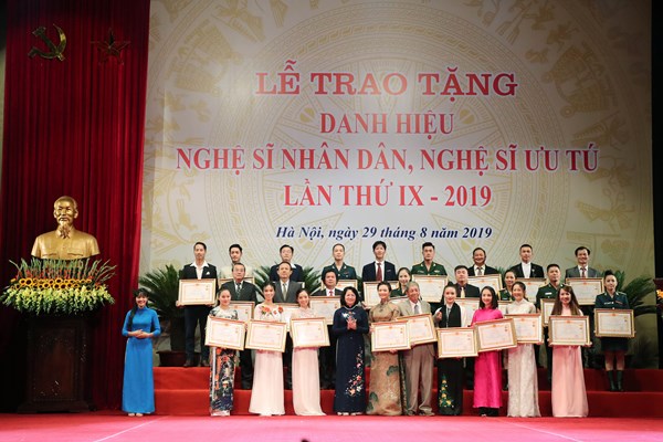 Lễ trao tặng danh hiệu NSND, NSƯT lần thứ IX- 2019: Hạnh phúc cho cả một đời cống hiến - Anh 9