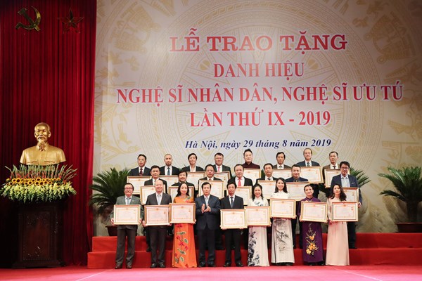 Lễ trao tặng danh hiệu NSND, NSƯT lần thứ IX- 2019: Hạnh phúc cho cả một đời cống hiến - Anh 11