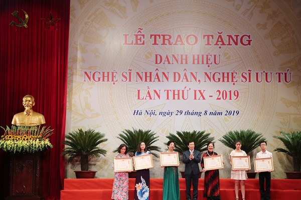 Lễ trao tặng danh hiệu NSND, NSƯT lần thứ IX- 2019: Hạnh phúc cho cả một đời cống hiến - Anh 12