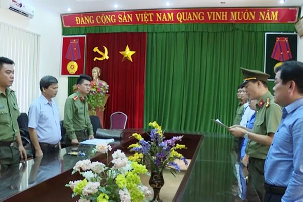 Tám bị can liên quan gian lận điểm thi tại Sơn La sẽ ra tòa vào trung tuần tháng 9 - Anh 1