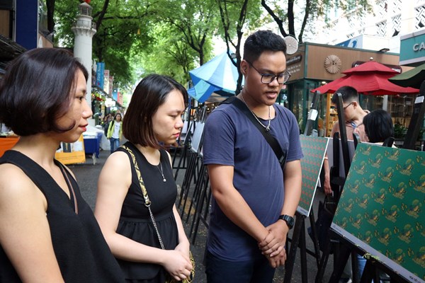 Họa sắc Việt​​​​​​​ từ tranh Hàng Trống - Anh 2